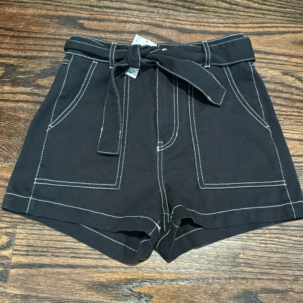 **NWT** H&M Shorts - Picture 2 of 5